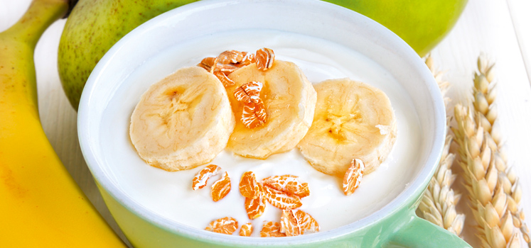 Bild: Joghurt mit Obst und Haferflocken