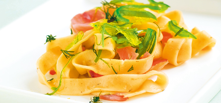 Bild: Fettuccine mit Lachs und saurer Sahne