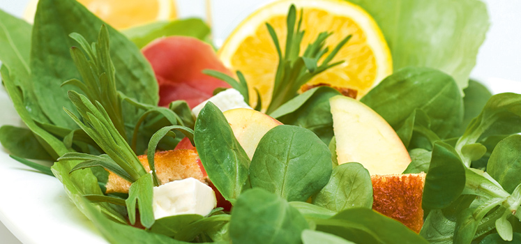 Bild: Feldsalat mit Croûtons und Walnüssen